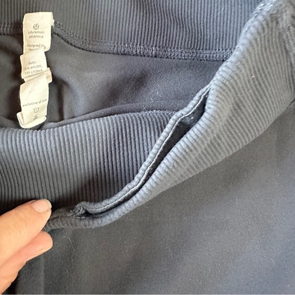 Lululemon Crop Pants Size 4 - Picture 2 of 6